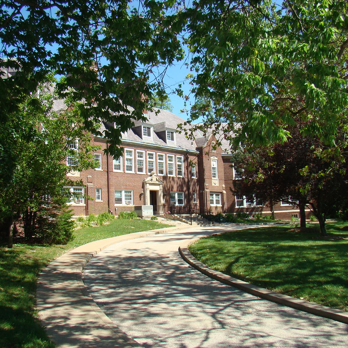 Children's Home Knoxville location with lush trees and green grass.