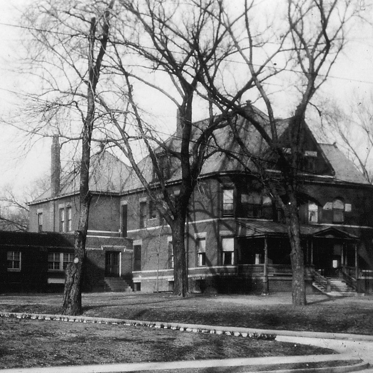 Black and white photo of Children's Home Knoxville location.